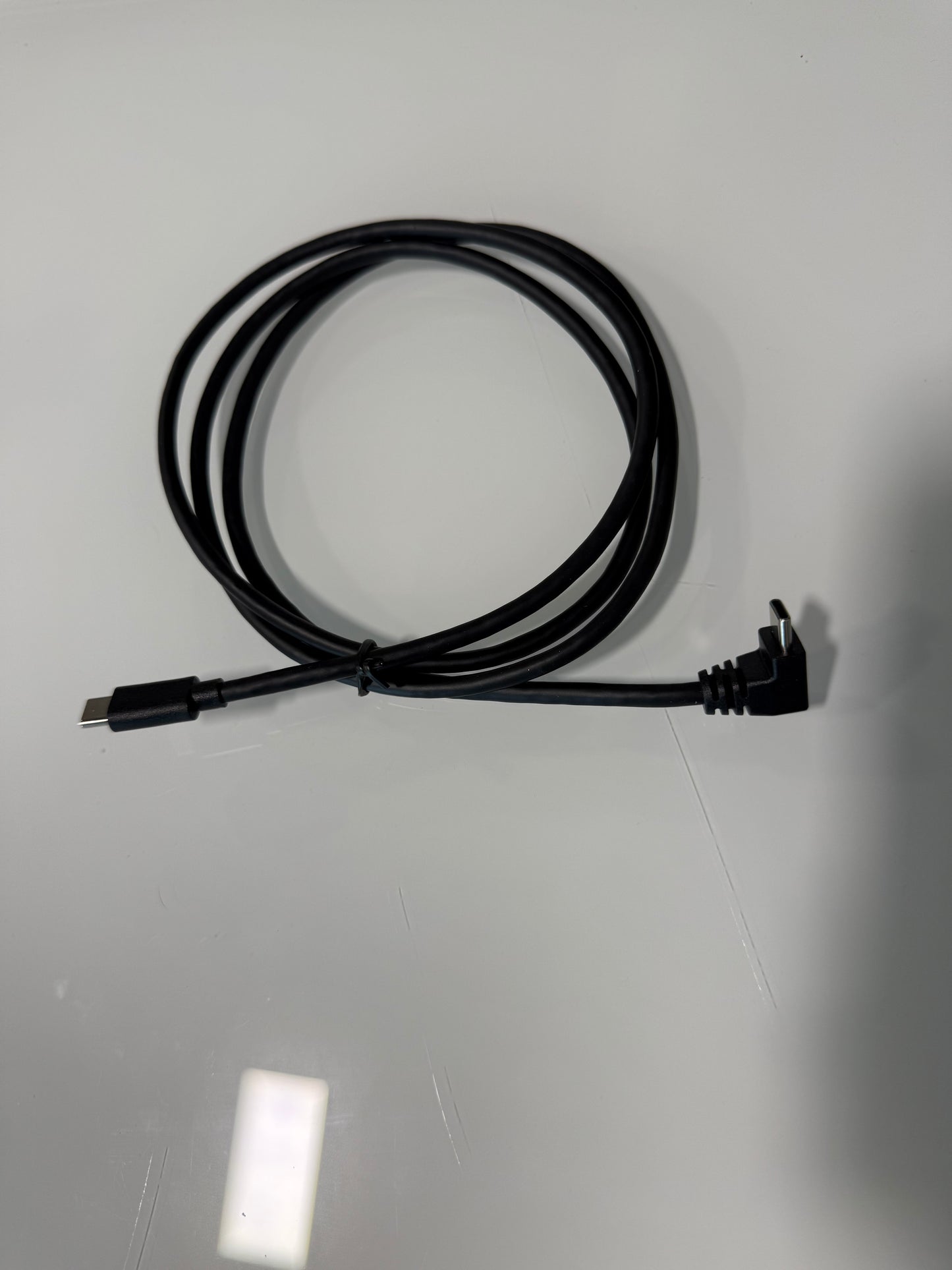 USB-C to USB-C 90-Degree Cable, 1.1 m / 3.6 ft